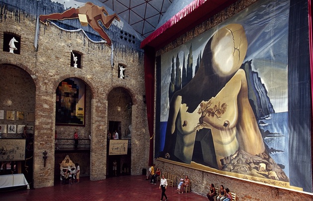 Opona v Divadelním muzeu Salvadora Dalího ve panlském Figueres