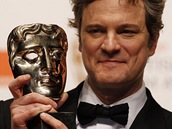 BAFTA 2011 - Colin Firth s cenou za vkon ve filmu Krlova e (Londn, 13. nora 2011)