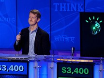 Soutc Ken Jennings proti potai Watson bhem tiskov konference