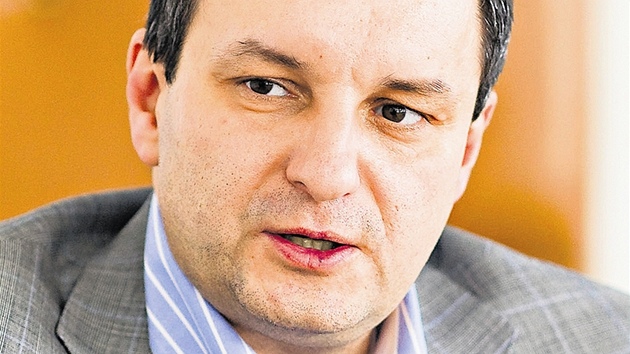 Ekonomický �editel pra�ského Dopravního podniku Ivo �tika.