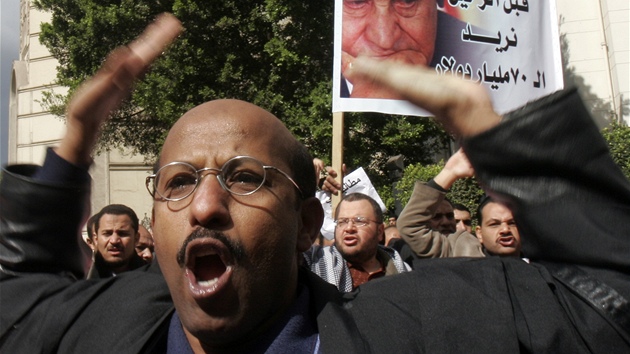 Do protest se zapojili i egypttí právníci(10. února 2011)