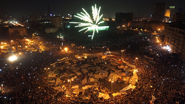 Káhirské námstí Tahrír slaví - prezident Mubarak po ticeti letech u moci...