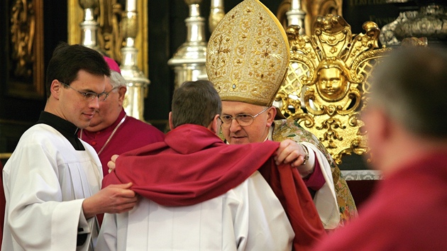 V katedrále sv. tpána v Litomicích se v sobotu 12. února 2011 konata slavnostní instalace (uvedení do funkce) deseti nov jmenovaných kanovník Katedrální kapituly u sv. tpána.