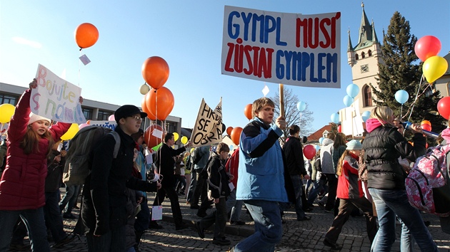 Studenti v Humpolci protestovali proti ruení gymnázií.