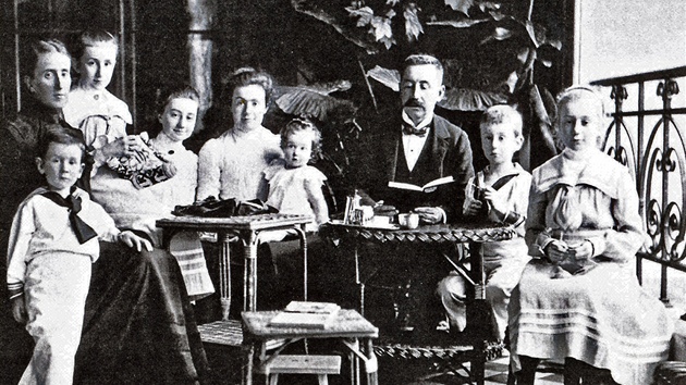 Rodina Czapských v roce 1902, Maria jako dívka zcela vpravo