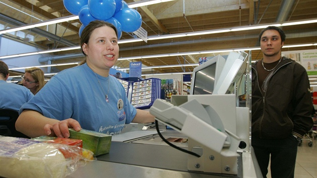 Devný hypermarket Tesco v Jaromi