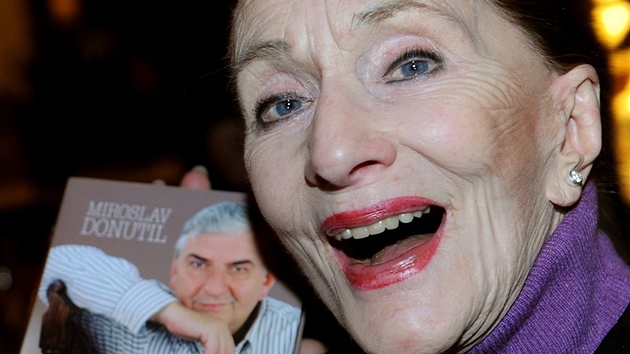 So�a �ervená byla kmotrou p�i k�tu nové knihy Miroslava Donutila 