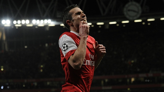 SROVNÁNO. Robin van Persie z Arsenalu oslavuje vyrovnávací gól.