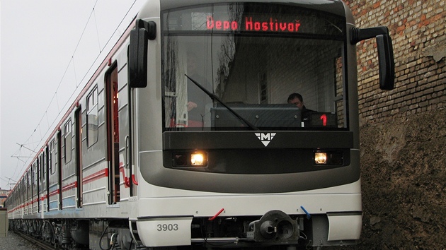 Předávka posledních ruských vozů metra pro DP Praha v Plzni