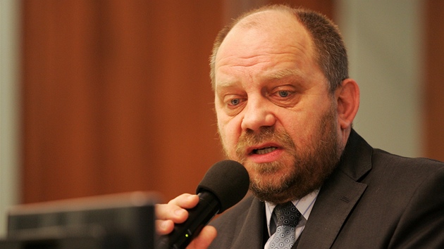 První nám�stek karlovarského primátora Ji�í Kotek (Alternativa) na jednání zastupitelstva.