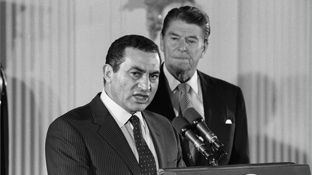 Husní Mubarak v Bílém dom� s prezidentem Ronaldem Reaganem 