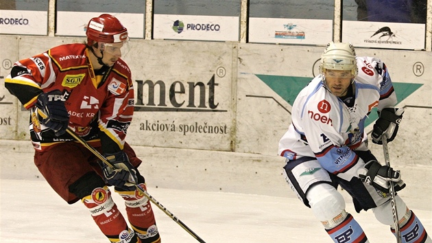 Chomutovský David Hruka (vpravo) a hradecký Martin Záhorovský.