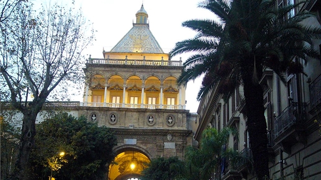 Palermo, Nová brána s orlicí na stee