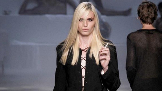 Australský model srbského pvodu Andrej Pejic na pehlídce J. P. Gaultiera