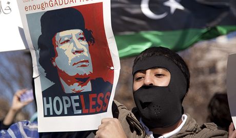 Podporu protivládním demonstrantm v Libyii pili vyjádit i lidé k Bílému domu ve Spojených státech (19. února 2011)  
