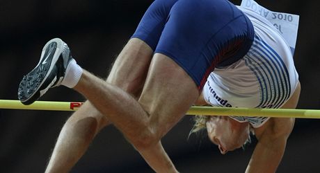 ZASTAVILY HO STEHY. Tyka Michal Balner pijde kvli zranní o halové mistrovství Evropy v Paíi.