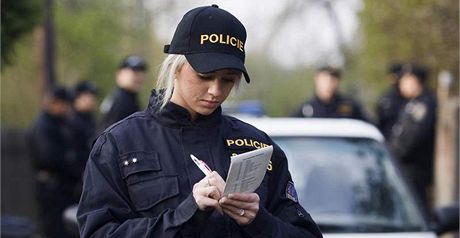 Po zlodji, který proel nkolik místností domu v eském Krumlov, v nm spali jeho majitelé, pátrá policie. (Ilustraní foto)