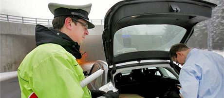 Inspekce zkouí na policisty nasadit volavky. Ilustraní snímek