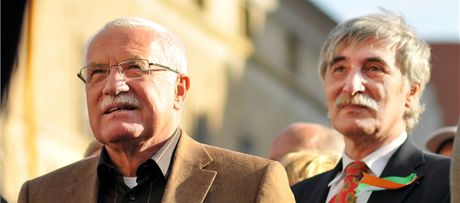 Vclav Klaus a Ladislav Btora pi demonstraci proti Lisabonsk smlouv (3.