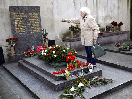 Píznivci KSM si pipomnli výroí "Vítzného února" u hrobu Klementa Gottwalda