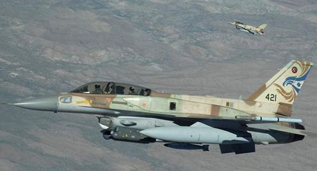 Letoun F-16 ve verzi Sufa - izraelská verze jedné z nejrozíenjích stíhaek