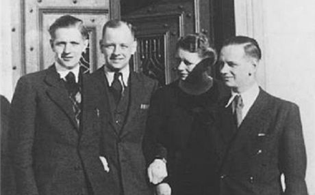 Rodina Rachmannovch. Brati Albert a Heinz (oba vlevo) byli poraveni 2. ervna 1945.