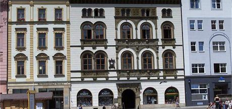 Soudní znalkyn Hana Martínková u olomouckého okresního soudu, kde elí obalob z toho, e zkreslila posudek ceny Edelmannova paláce a pozemk ve prospch podnikatele Miroslava Barneta.