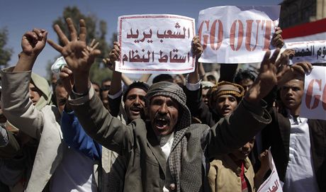 V ulicích Jemenu protestovaly proti vlád tisíce lidí. (25. února 2011)