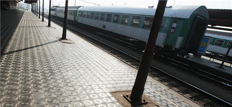 První nástupit perovského vlakového nádraí je nyní zavené. (Ilustraní snímek)