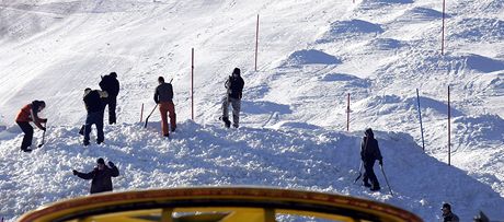 Organizátoi pipravují tra na závod Svtového poháru boula v Mariánských lázních (24.2. 2011).