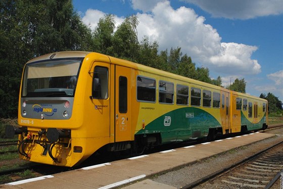 Sráka vlaku a favoritu na ti a pl hodiny vyadila regionální tra do eských Budjovic.