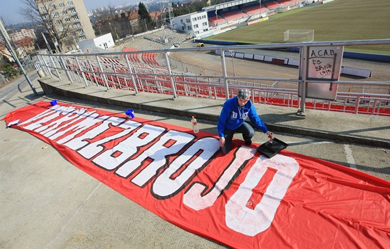 Fanouek Ale Veea výrábí transperent Víme Zbrojovce ped utkáním na Slavii