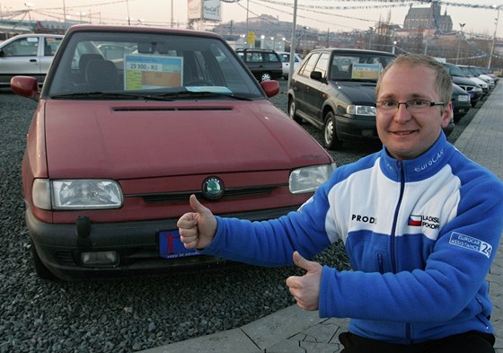Nejoblíbenjí znakou na jihu Moravy je koda, modelem pak Felicia (na snímku prodava bazaru Eurocar v Brn Ladislav Pokorný)