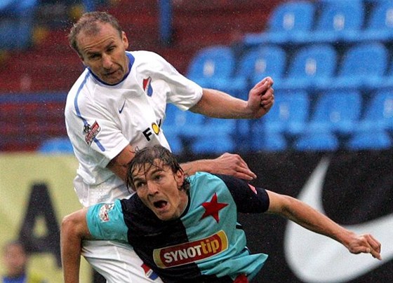 Slávista Milan erný (vpravo) je nastupující generací v reprezentaci, ostravský René Bolf (vlevo) u má kariéru v národním mustvu za sebou.