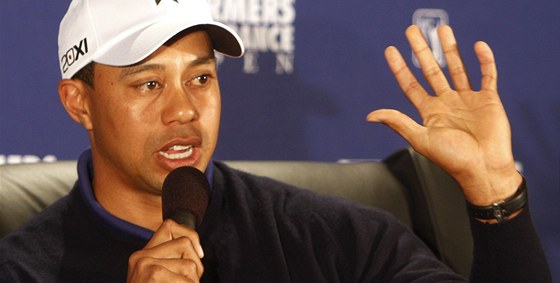 Tiger Woods na tiskové konferenci ped Farmers Insurance Open 2011.