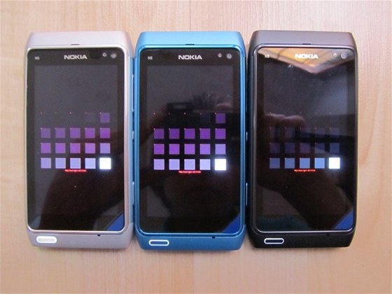 Nokia N8 - rozdly v podn barev jsou u jednotlivch kus jasn patrn