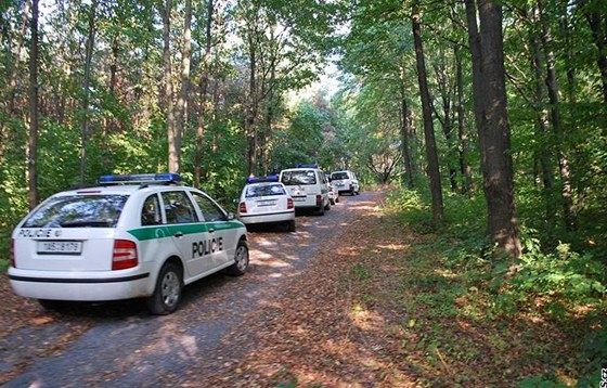 Policisté u hostivaské pehrady. Ilustraní foto