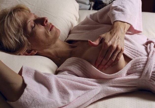Nádory prsu a d�lohy pat�í k hormonáln� citlivým. Jakýkoliv zásah do hormonálního hospoda�ení organismu m��e být jedním z vliv�, které se na vzniku tohoto druhu rakoviny podílejí. Ilustra�ní foto