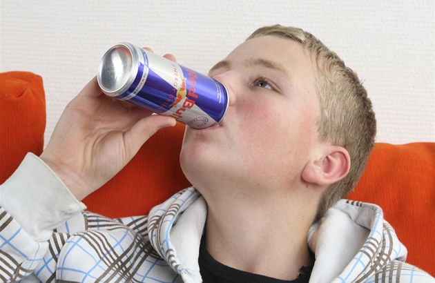 Časté pití energetických nápojů zvyšuje riziko alkoholismu - iDNES.cz