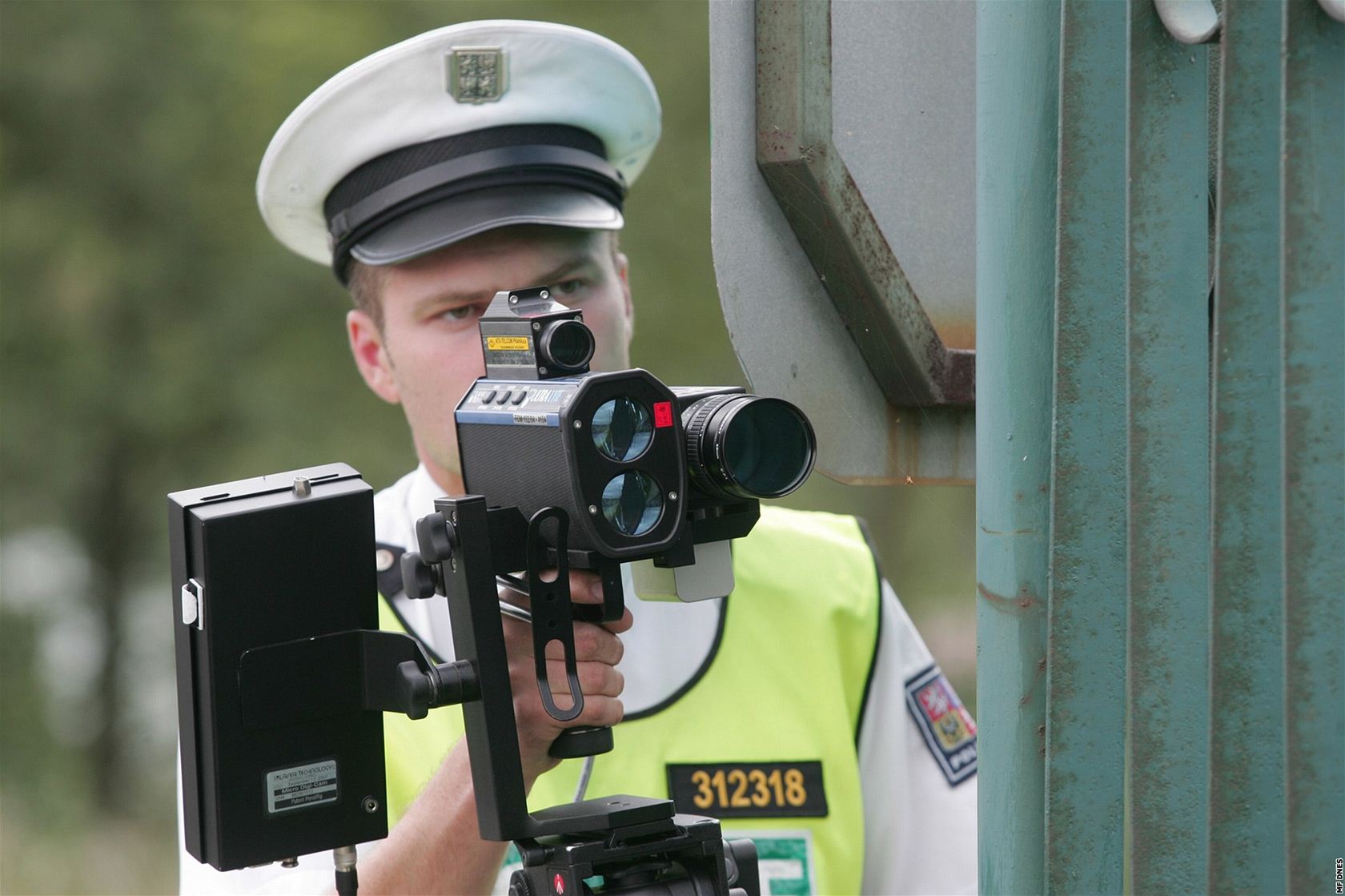 Policejní radar ohlásil chybu, �idi� musel zastavit. Ilustra�ní foto