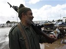 len povstalecké milice na východ Libye  (24. února 2011)