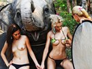 Hana Malíková nafotila v Thajsku sérii odváných lesbických fotografií pro Playboy