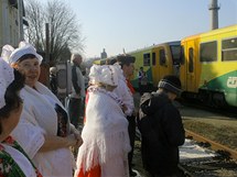 V sobotu se na ndra v Netolicch louili lid s vlaky na trati Netolice - Dvice. Na posledn jzdu loklky se pily podvat stovky lid.