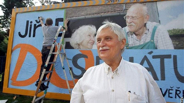 Kandidát do Senátu Jií Dienstbier a jeho ekologický billboard.