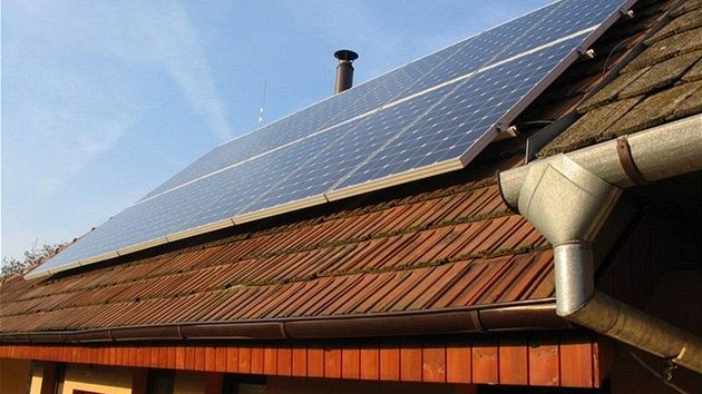 Fotovoltaickým elektrárnách umíst�ným na st�echách z�stanou výhodné dotace