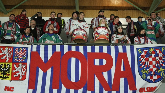 Fanouci olomouckých hokejist na utkání v Havlíkov Brod.