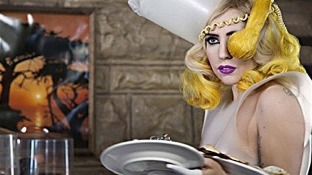 Lady Gaga ráda šokuje svým vzhledem, tentokrát se nechala zajímavě učesat