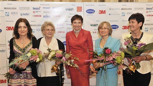 Vítzky soute Sestra roku s ministryní zdravotnictví Danou Juráskovou, Bronislava Husovská na snímku zcela vlevo (25. 2. 2010)