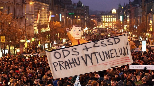 Demonstrace odprc koaliní spolupráce mezi ODS a SSD na praské radnici. (Václavské námstí, 17. 11. 2010) 