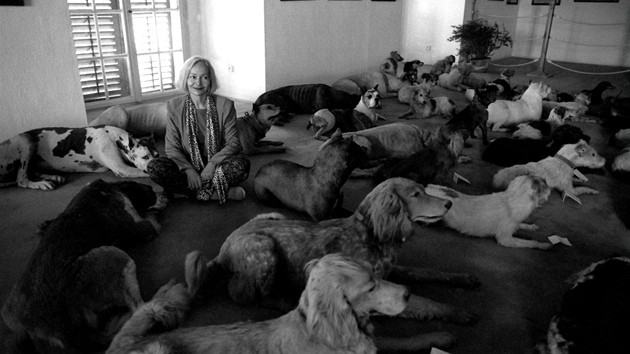 V�ra Jirousová na Hrad� Bítov, p�i prohlídce objektu - v rámci akce �eská poezie dnes, která se konala na konci zá�í 1996. 